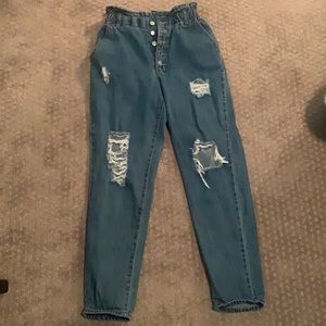 Super cute, comfy mom jeans!